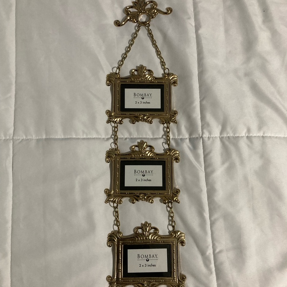 Bombay Antique Brass Connected 3 frames By chain holds 2x3 Photos